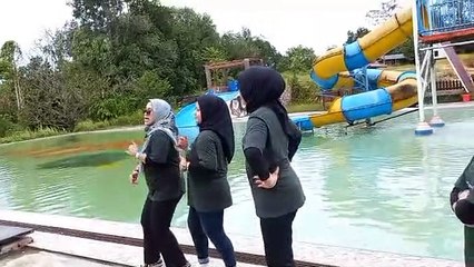 Cewek cewek cantik sedang berolahraga