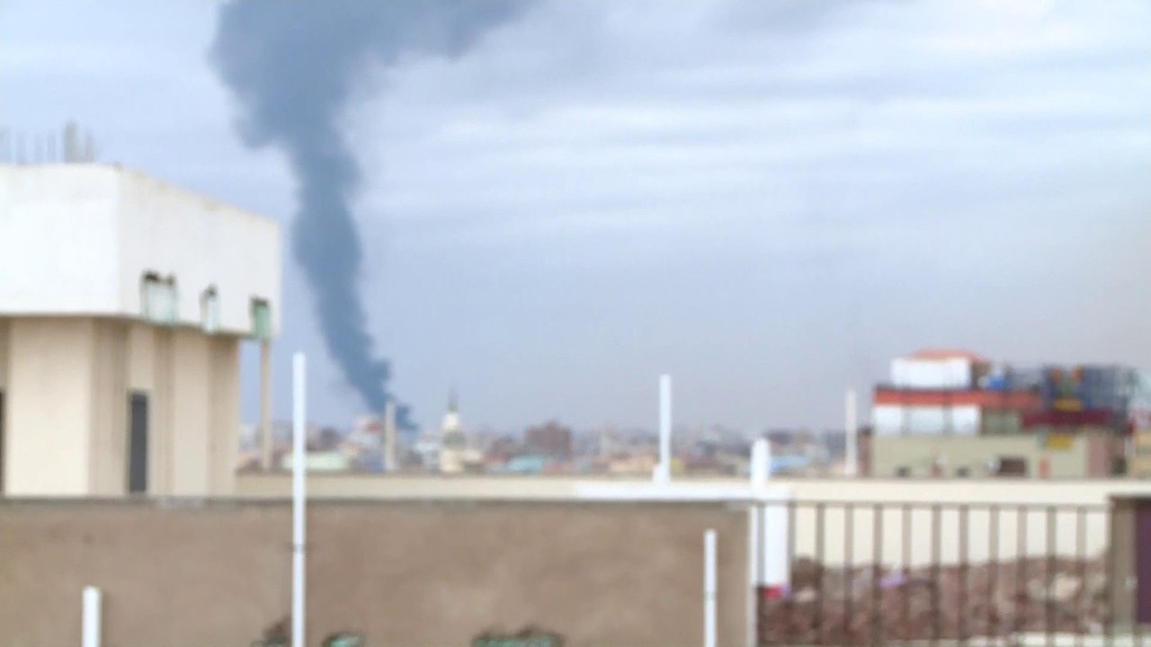 مراسل العربية عمار أبو شيبة: تجدد الاشتباكات في عدة مناطق بـ #الخرطوم.. وطيران الجيش السوداني يشن غارات على مواقع "الدعم السريع" #السودان