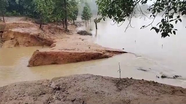 भष्टाचार की भेंट चढ़ गया 80 लाख रुपए से बना सोलवा जलाश्य, वेस्ट वियर पानी में बहा