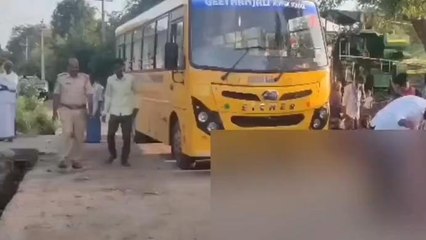 సిద్దిపేట: స్కూల్ బస్సు ఢీకొని మహిళ మృతి