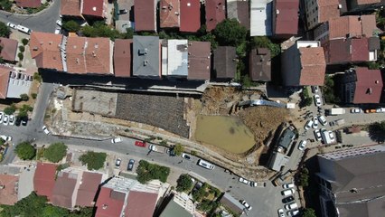 Télécharger la video: İstanbul’da yol çöktü: Çevredeki binalar boşaltıldı