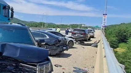 동해고속도로에서 차량 7대 추돌...14명 부상 / YTN