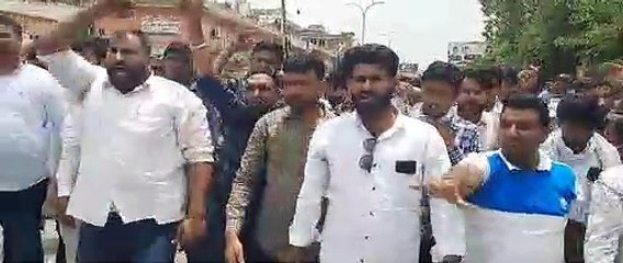 गैंगरेप के विरोध में गुर्जर समिति ने किया प्रदर्शन, राज्य सरकार के खिलाफ लगाए नारे