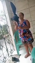 Guarda-chuva distribuído pela prefeitura de Candeias vira motivo de piada