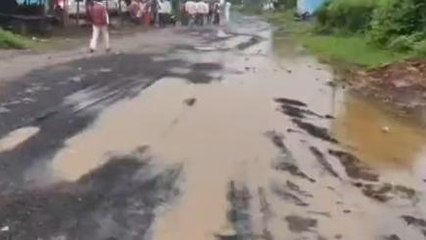 रायसेन: बदहाल सड़कों को लेकर कांग्रेस का प्रदर्शन तेज,रैली निकाल जताया आक्रोश