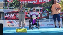 Türkiye'nin ilk engelli kadın ralli pilotu başarıya koşuyor