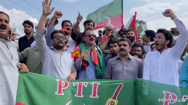 Pakistan, l'ex premier Imran Khan condannato a tre anni di carcere