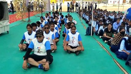 दो घंटे देरी से शुरू हुआ ओलंपिक, स्कूली खिलाड़ियों के भरोसे चला खेल