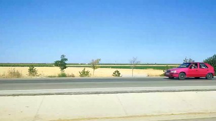 Konya yolu yeşil tarlalar.