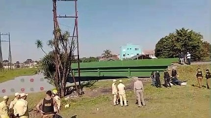 Morador encontra rapaz morto dentro de valeta no Cajuru; vítima levou 14 tiros