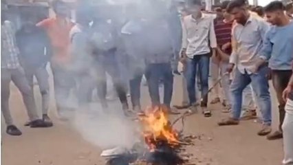 बड़वानी: हिंदू संगठनों ने फूंका जिहादी मानसिकता का पुतला,जाने वजह