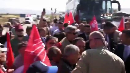 Vatandaş Kılıçdaroğlu'nun elini öpmek istedi: Pirimsin sen
