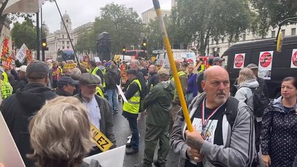 Anti ULEZ protesters campaign outside Downing Street