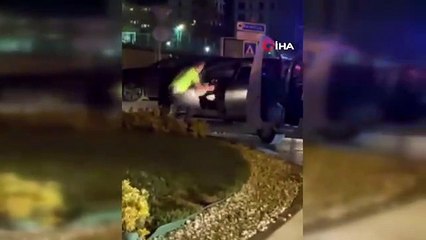 Dur ihtarına uymadı, kaçarken polise tekme attı... O anlar kamerada