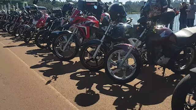 Fiéis participam da procissão com benção aos motociclistas, ciclistas e cadeirantes