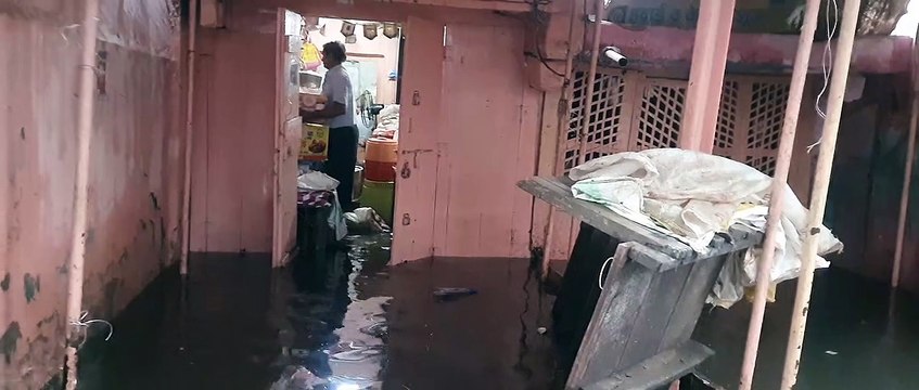 झमाझम बरसे बदरा, बाजार लबालब, दुकानों में भरा पानी