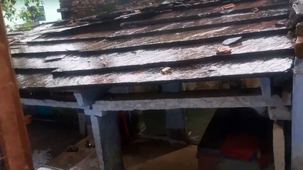 सरकारी स्कूलों में भरा पानी, करनी पड़ रही छुट्टी