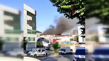 Incendie effrayant à l'installation de recyclage d'Avcılar