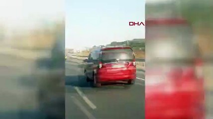 TEM'de tehlikeli yolculuk! Taksinin bagajında seyahat etti