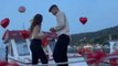 Evlenme teklifi sırasında yüzüğü denize düşüren genç, kız arkadaşıyla nişanlandı