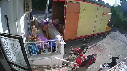 Umutlarla aldıkları evlerdeki çatlaklar kabusları oldu: Çatırdama sesinden dolayı evlerini terk ediyorlar