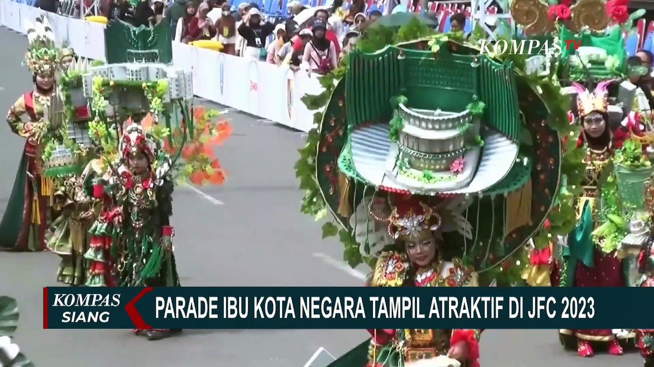 Seru! Parade IKN dan Seniman Lukis Jepang Tampil di Jember Fashion Carnaval 2023