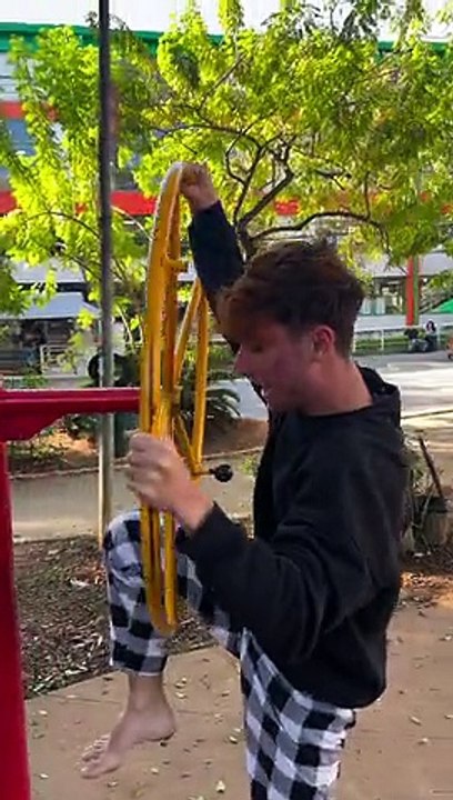 Spinning in Circles Draws a Barking Audience