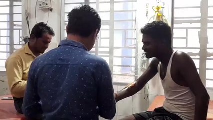 शेखपुरा: बकरी को बचाने के चक्कर में तीन लोग दुर्घटना के हुए शिकार, उपचार जारी