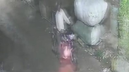 Viral: गाड़ी में लगाई किक और भड़क उठी आग,देखें Live Video