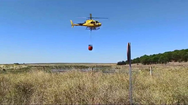 Agricultores con sus tractores evitan un incendio en Villalba de la Lampreana