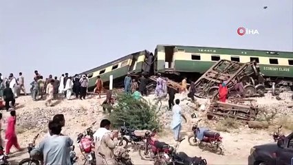 Pakistan'da tren raydan çıktı: 22 ölü