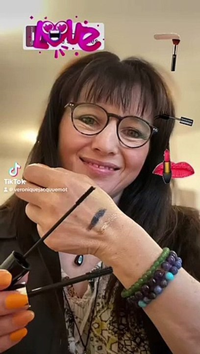 Makeup réaliser avec les ombres à paupières en stick