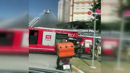 Avcılar'da henüz açılışı yapılmayan bir AVM'nin çatısı alev alev yandı