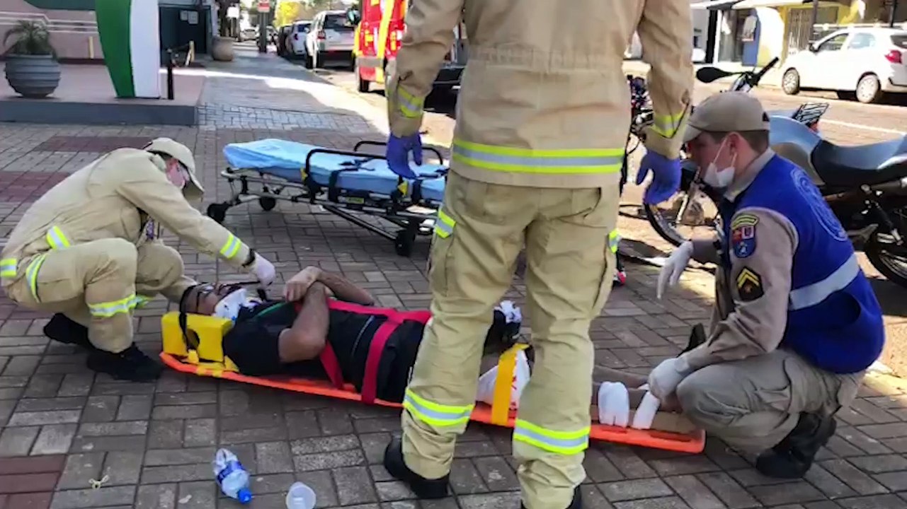 Jovem de 21 anos fica ferido em acidente com moto na Rua Francisco Bartinik