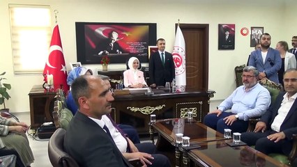 Download Video: Bakan Göktaş, Köyünde Vatandaşların Sevgisiyle Karşılandı