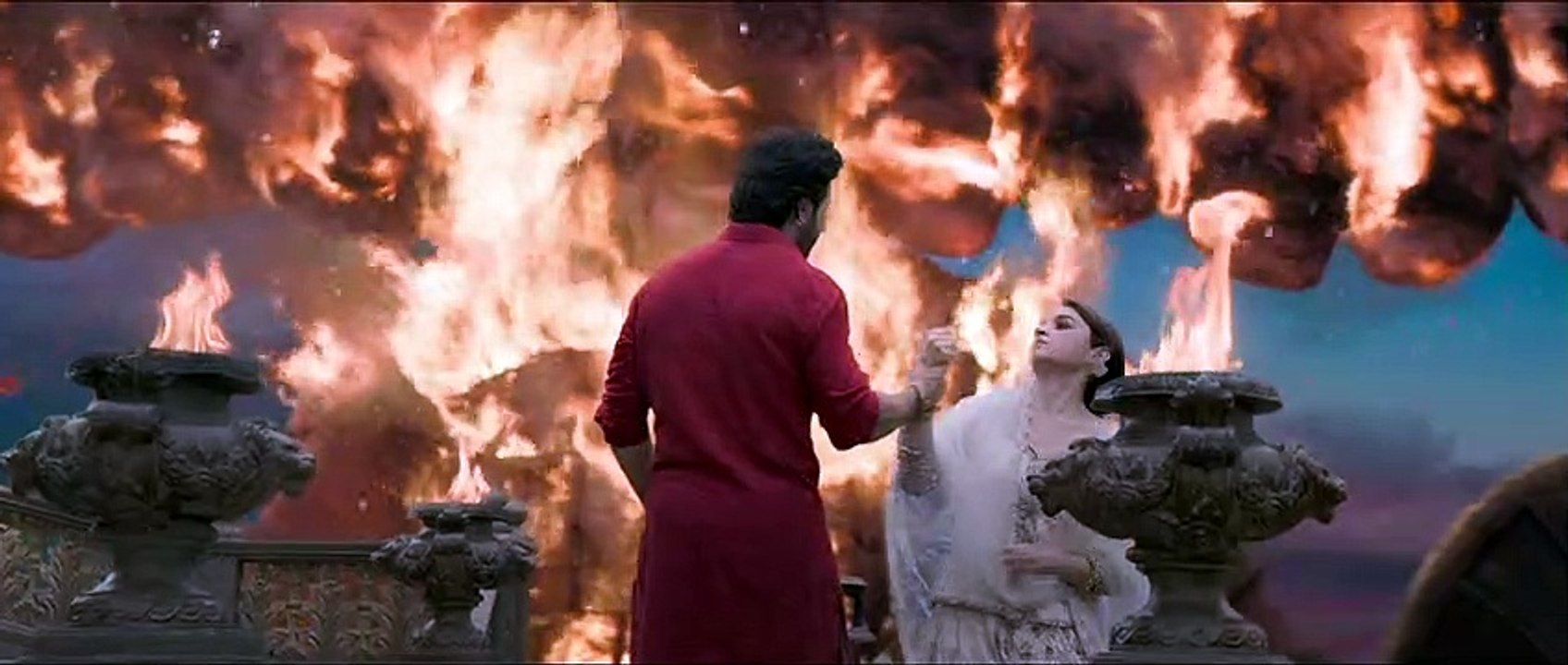 Kalank - Varun Dhawan, Alia Bhatt, Madhuri Dixit, Aditya Roy Kapoor, Sonakshi Sinha, Sanjay Dutt, Abhishek Varman- Prime Video