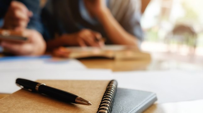 Ofrecen becas para jóvenes de escasos recursos que quieran acceder a educación superior