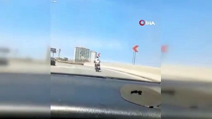 Minik kızın motosikletle tehlikeli yolcuğu kamerada