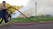 Bombeiros combatem incêndio no Bairro Santa Cruz, em Cascavel