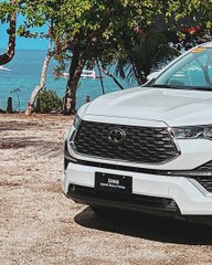 السيارة تويوتا إينوفا هايبرد 2024