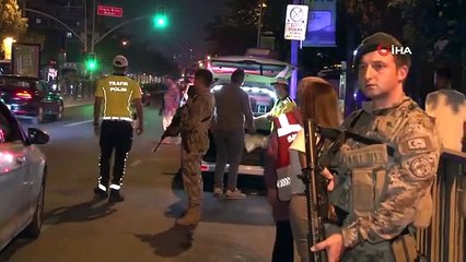 Inspection policière à Esenyurt： Véhicules suspects fouillés, conducteurs contrôlés pour GBT