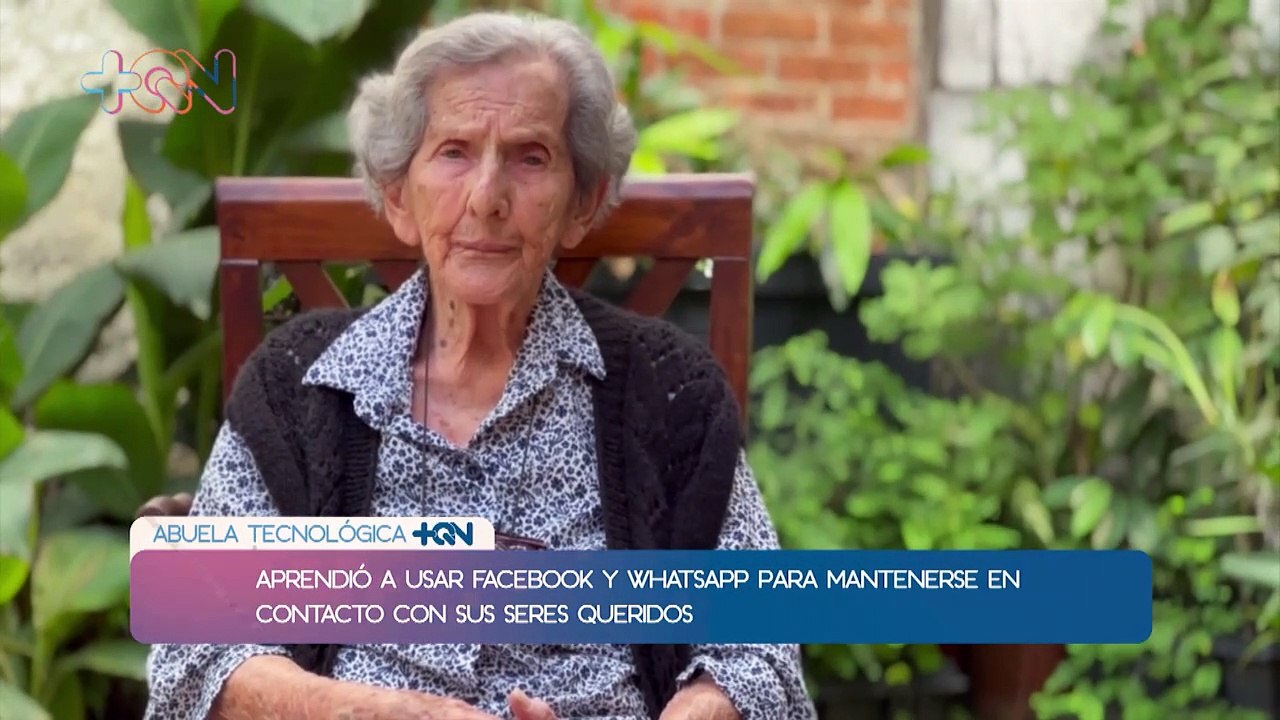mq-Abuelita tecnológica es el alma de los chats familiare-140823
