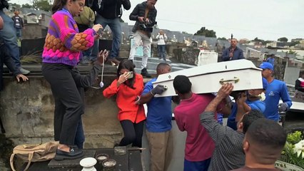 Menina morta após ser baleada é enterrada no Rio de Janeiro