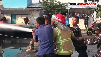 Pagi Ini Api Masih Menyala di Pelabuhan Tegal