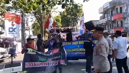 BREAKING NEWS! Protes SK Gubernur, Ratusan Driver Online Serbu DPRD Kalsel