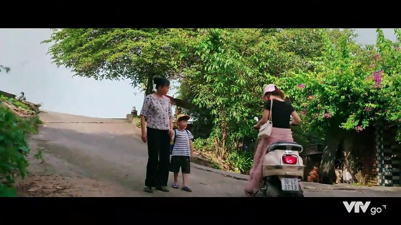 Làng trong phố - Tập 11 - Hiếu làm bảo vệ, chạm mặt em gái Hùng