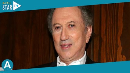 Michel Drucker amer  une célèbre animatrice a voulu lui voler sa place à la télé pendant son hospit