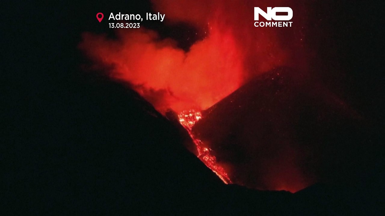 Der Ätna bei Nacht: Feuerroter Lavastrom