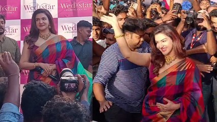 കൊല്ലത്തെ ഇളക്കിമറിച്ച് ഹണി റോസ്,തമിഴ്നാട്ടിൽ നിന്ന് വന്ന ആരാധകർകാത്തിരുന്നത് രണ്ടു മണിക്കൂർ