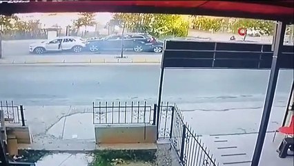 Leurs plus beaux jours étaient empoisonnés ; 8 véhicules, dont la voiture de la mariée, se sont ainsi percutés, 5 personnes ont été blessées